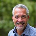Portrait of David Miller, a calm and inspiring mindfulness coach.